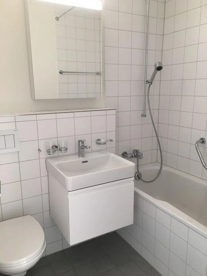 Helle 3.5 Zimmer Wohnung mit Balkon – Foto 7 von 10