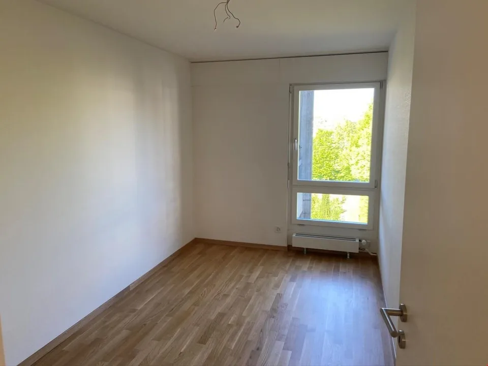 Helle 3.5 Zimmer Wohnung mit Balkon – Foto 6 von 10