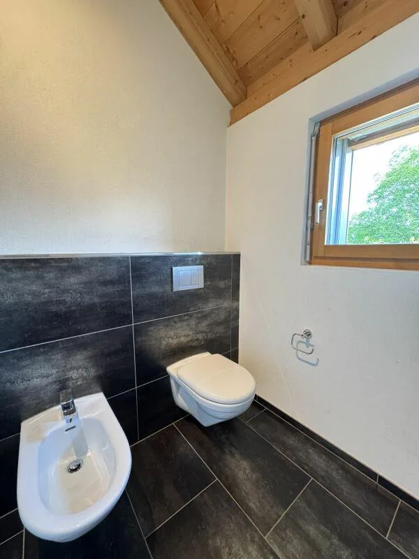 Grosszügiges 6 1/2-Zimmer-Hausteil mit Umschwung – photo 14 sur 26