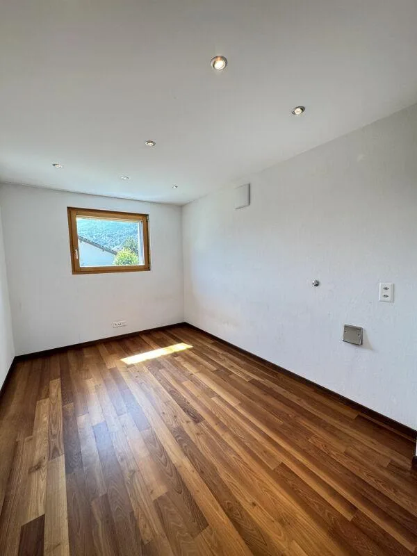Grosszügiges 6 1/2-Zimmer-Hausteil mit Umschwung – photo 9 sur 26