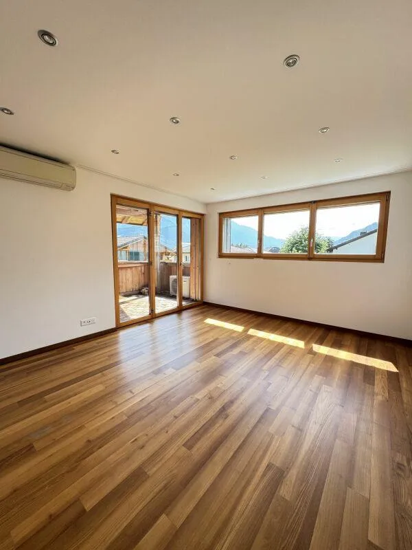 Grosszügiges 6 1/2-Zimmer-Hausteil mit Umschwung – photo 11 sur 26