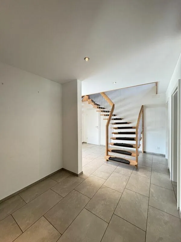 Grosszügiges 6 1/2-Zimmer-Hausteil mit Umschwung – photo 8 sur 26