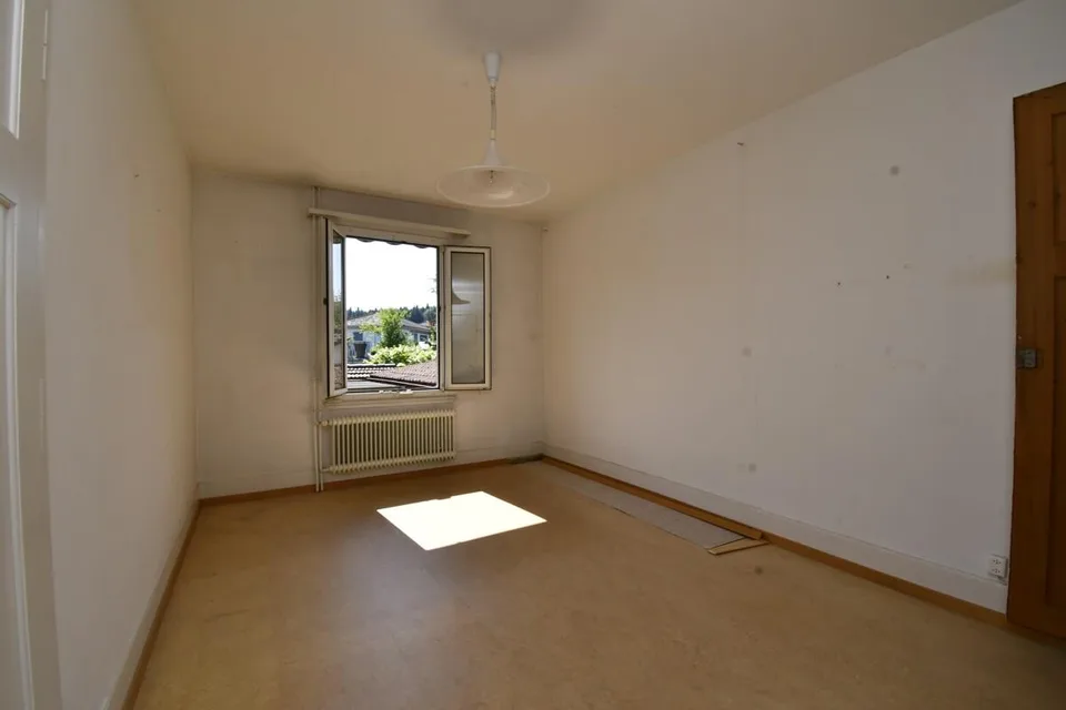 Casa unifamiliare di 4,5 locali adiacente su un lato con area circostante – foto 6 di 19