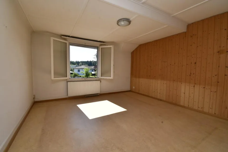 Casa unifamiliare di 4,5 locali adiacente su un lato con area circostante – foto 9 di 19