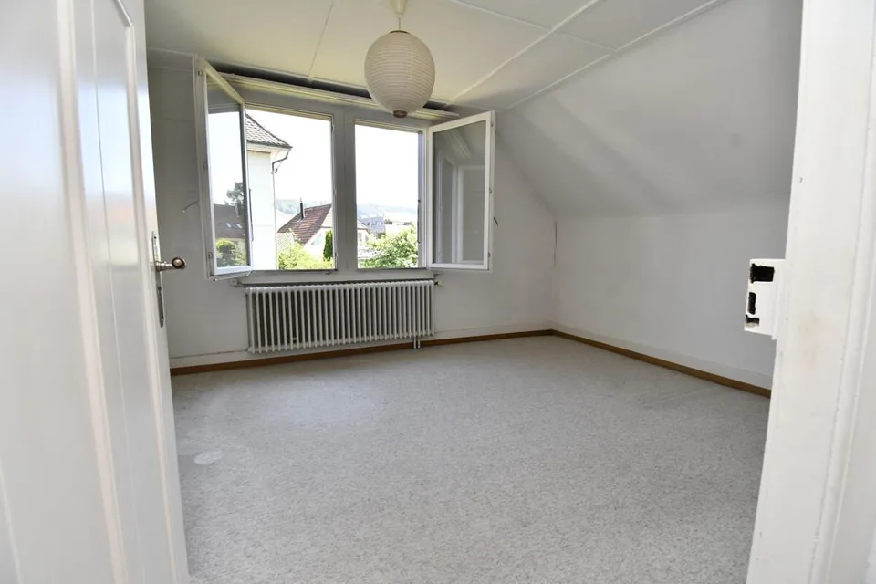 Casa unifamiliare di 4,5 locali adiacente su un lato con area circostante – foto 11 di 19