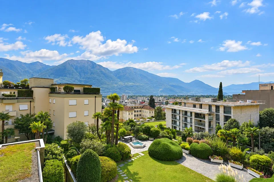 Votre refuge au-dessus de Locarno : vue dégagée, grand balcon, piscine intérieure – photo 3 sur 19
