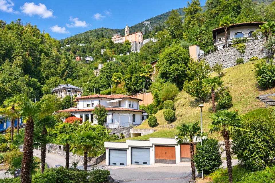 Votre refuge au-dessus de Locarno : vue dégagée, grand balcon, piscine intérieure – photo 18 sur 19