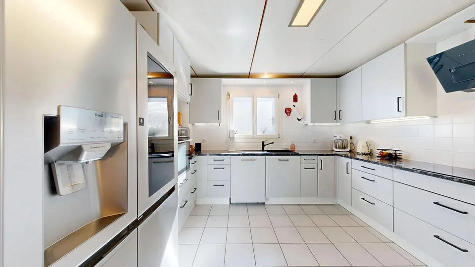 Idyllisches 7.5-Zimmer-Doppeleinfamilienhaus mit Carport – foto 2 di 21