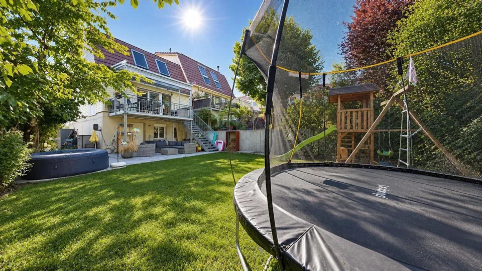 Idyllisches 7.5-Zimmer-Doppeleinfamilienhaus mit Carport – foto 19 di 21