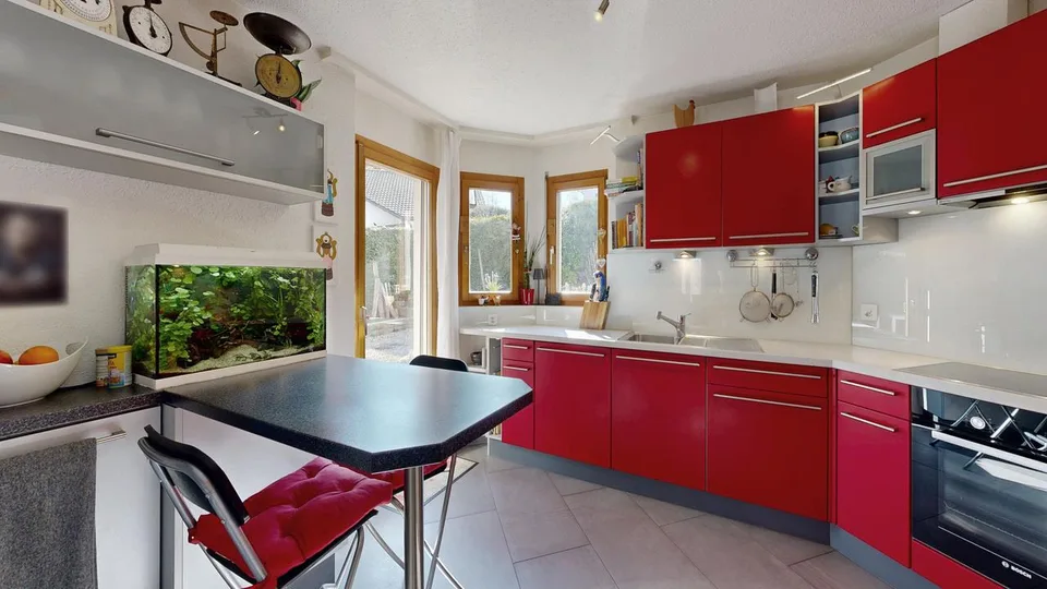 Charmantes, freistehendes 7.5-Zimmer-Einfamilienhaus mit Carport – foto 9 di 23