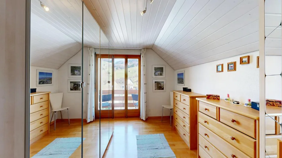 Charmantes, freistehendes 7.5-Zimmer-Einfamilienhaus mit Carport – foto 15 di 23