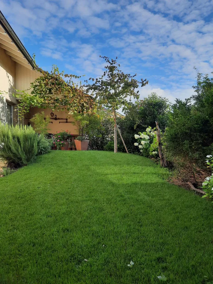 Freistehendes 6-Zimmer-Einfamilienhaus mit weitläufigem Garten – photo 18 sur 21