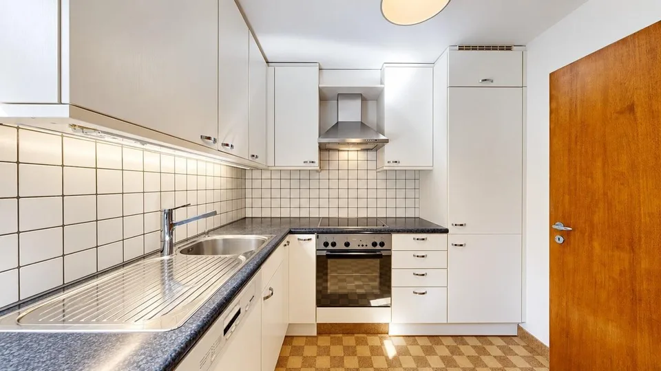 Freistehendes 6-Zimmer-Einfamilienhaus mit weitläufigem Garten – photo 6 sur 21