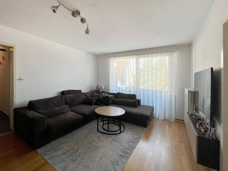 Renovierte 3-Zimmer-Eigentumswohnung mit Balkon – photo 2 of 10
