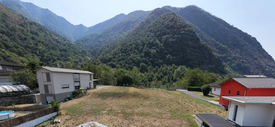 TERRENO EDIFICABILE IN POSIZIONE SOLEGGIATO E TRANQUILA A GORDEVIO – Foto 2 von 2