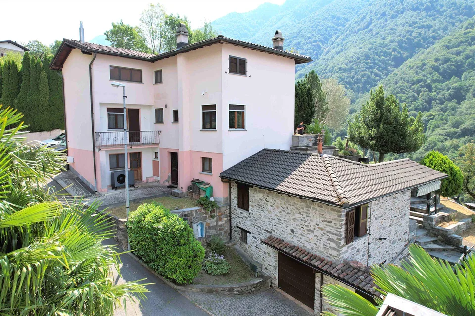 Spaziosa casa in collina con vista panoramica grande terreno e rustico – Foto 2 von 21