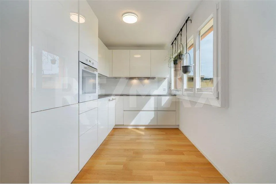 Newly valued 2.5-room apartment – photo 6 of 11