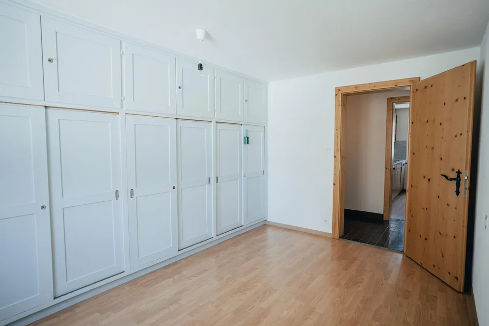 Zu vermieten 5-Zimmerwohnung in S-chanf per sofort oder Vereinbarung – Foto 5 von 9
