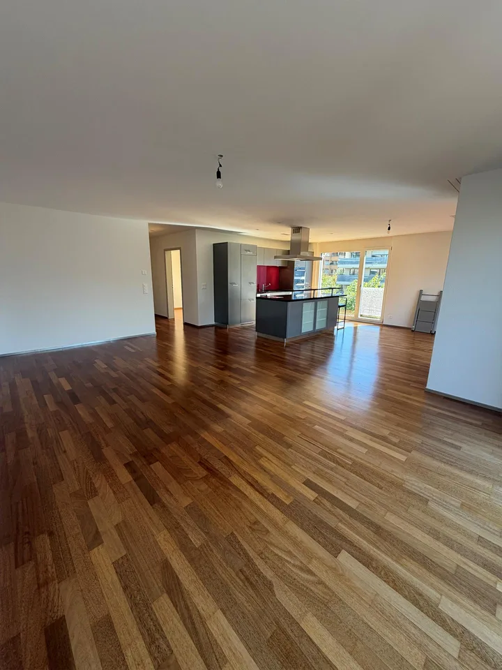 helle Wohnung mit sonnigem Balkon – Foto 6 von 11
