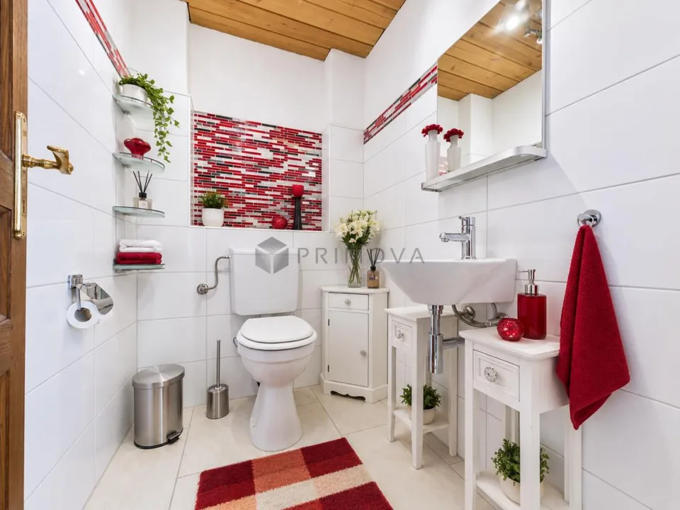 Besonderes Wohngefühl! Maisonette mit Galerie und Cheminée – Foto 9 von 14