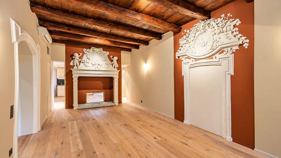 BISSONE – Residenza straordinaria tra storia e design – Foto 3 von 11
