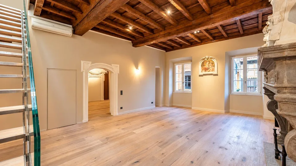 BISSONE – Residenza straordinaria tra storia e design – Foto 5 von 11