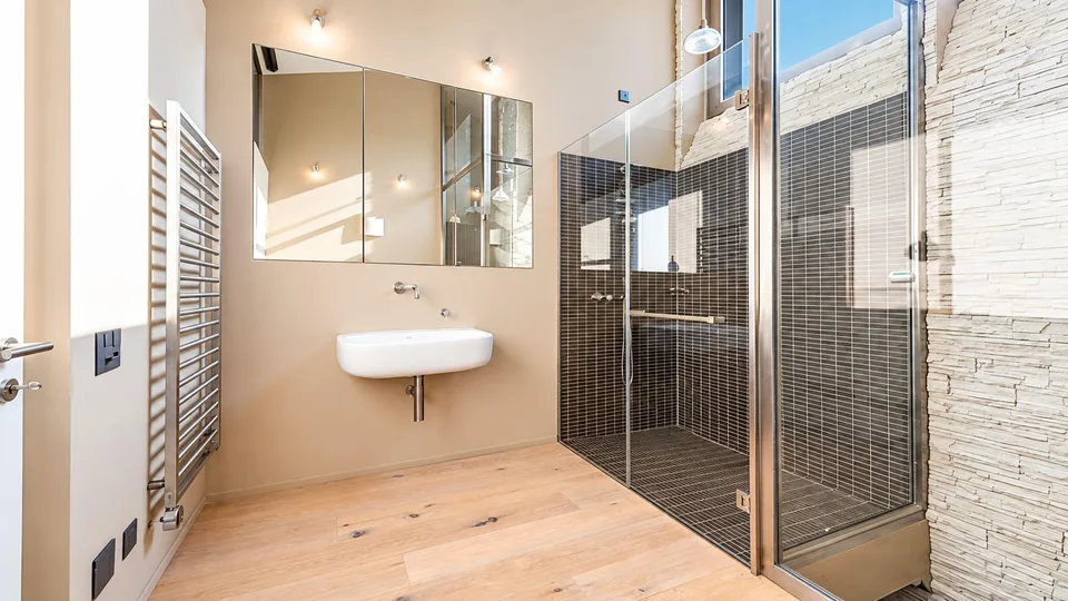 BISSONE – Residenza straordinaria tra storia e design – Foto 10 von 11