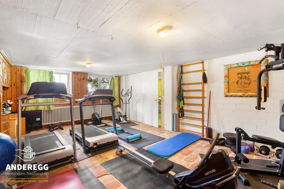 Aussergewöhnliche Gartenmaisonettewohnung mit zwei Aussenparkplätzen – Foto 13 von 15