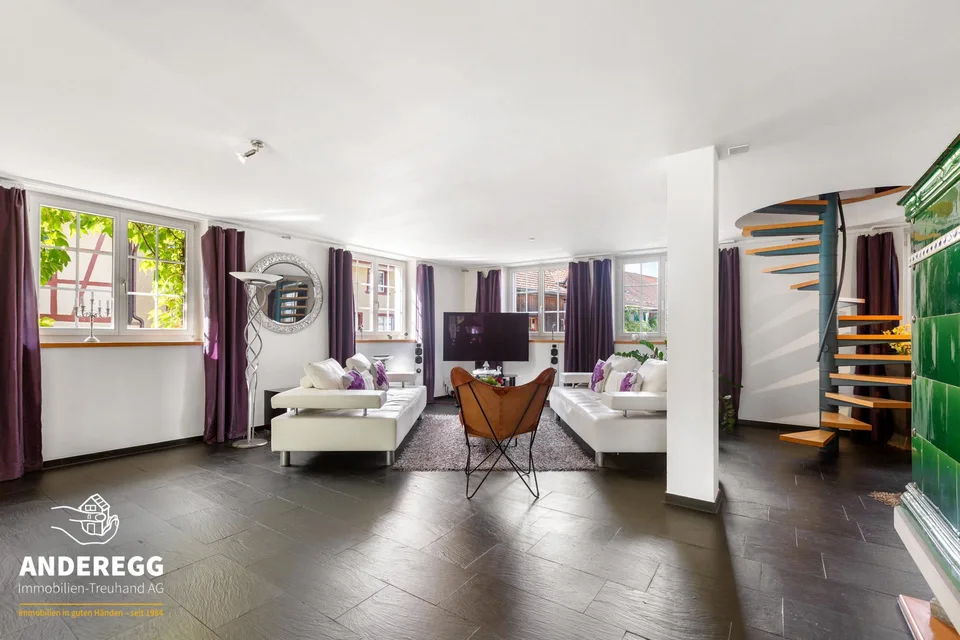 Aussergewöhnliche Gartenmaisonettewohnung mit zwei Aussenparkplätzen – Foto 5 von 15