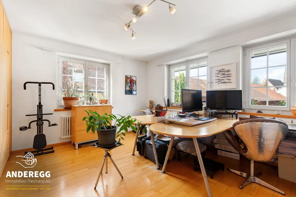 Aussergewöhnliche Gartenmaisonettewohnung mit zwei Aussenparkplätzen – Foto 11 von 15