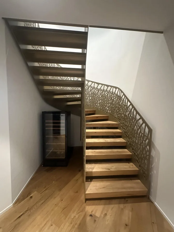 Traumhafte 3.5 Zimmer-Maisonette-Wohnung mit einzigartiger Architektur – foto 3 di 5