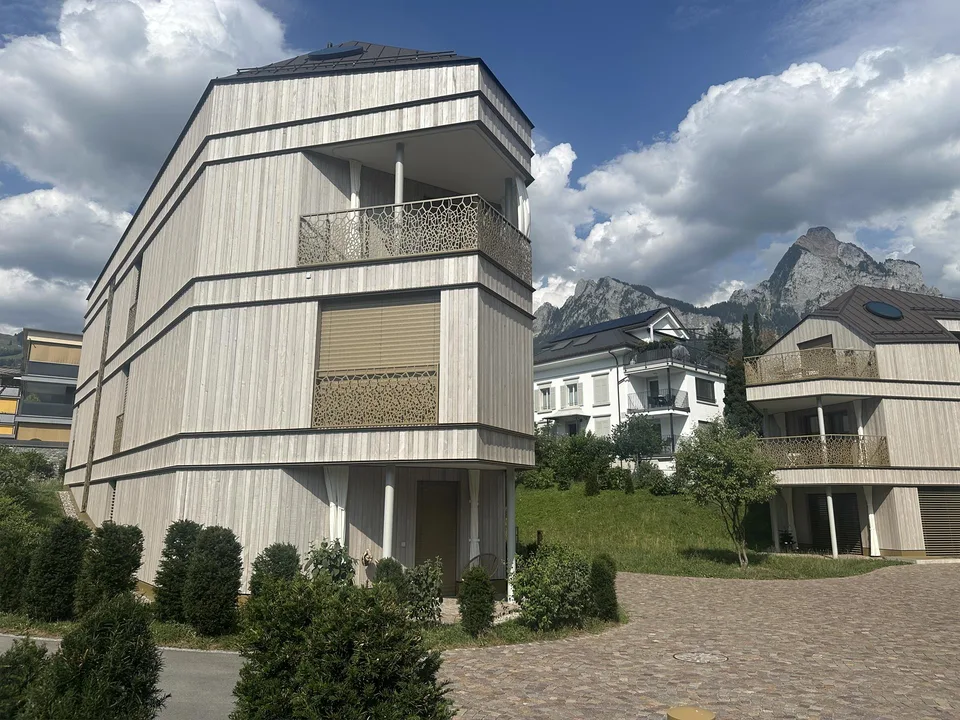 Traumhafte 3.5 Zimmer-Maisonette-Wohnung mit einzigartiger Architektur – foto 2 di 5