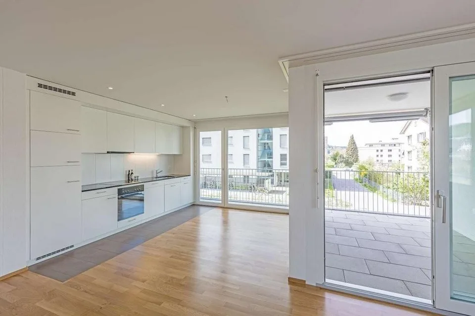 Grosszügige, moderne Wohnung mit viel Sonnenlicht – Foto 2 von 5