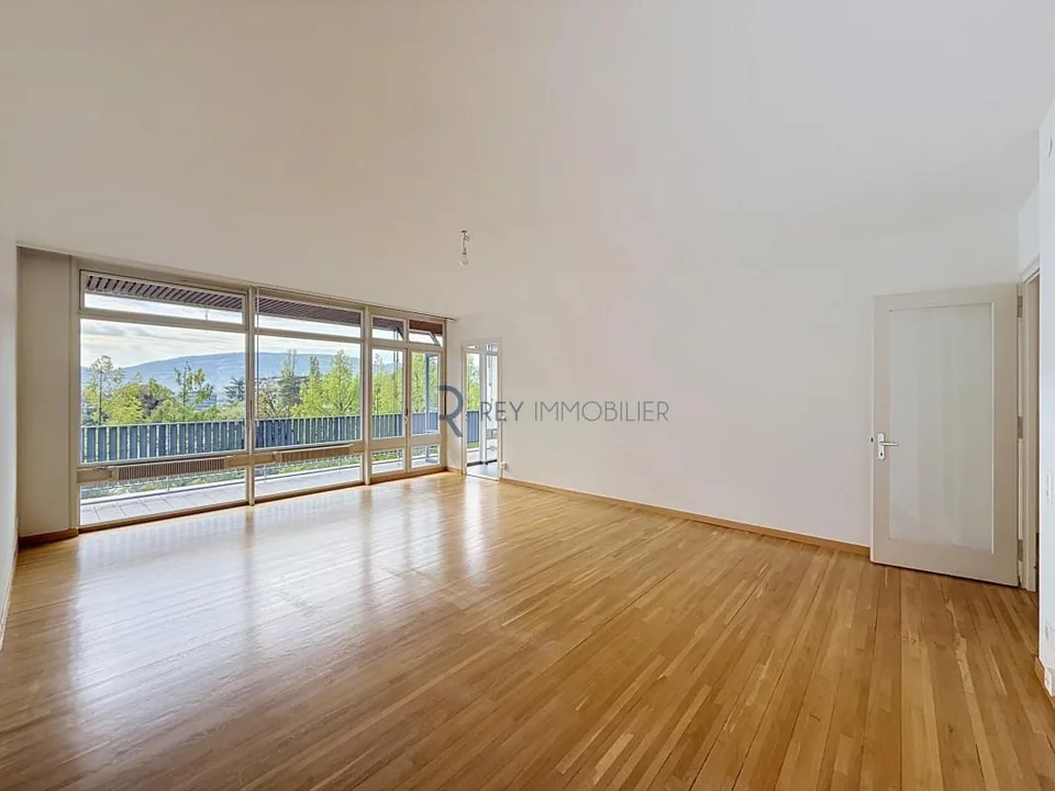 En exclusivité ! Appartement traversant avec terrasse – Foto 4 von 6