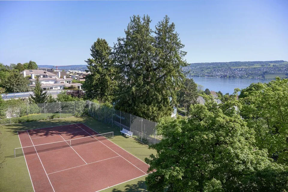 5.5 Zimmer Maisonette-Wohnung mit Traumaussicht, Aussenpool und Ten... – Foto 12 von 16