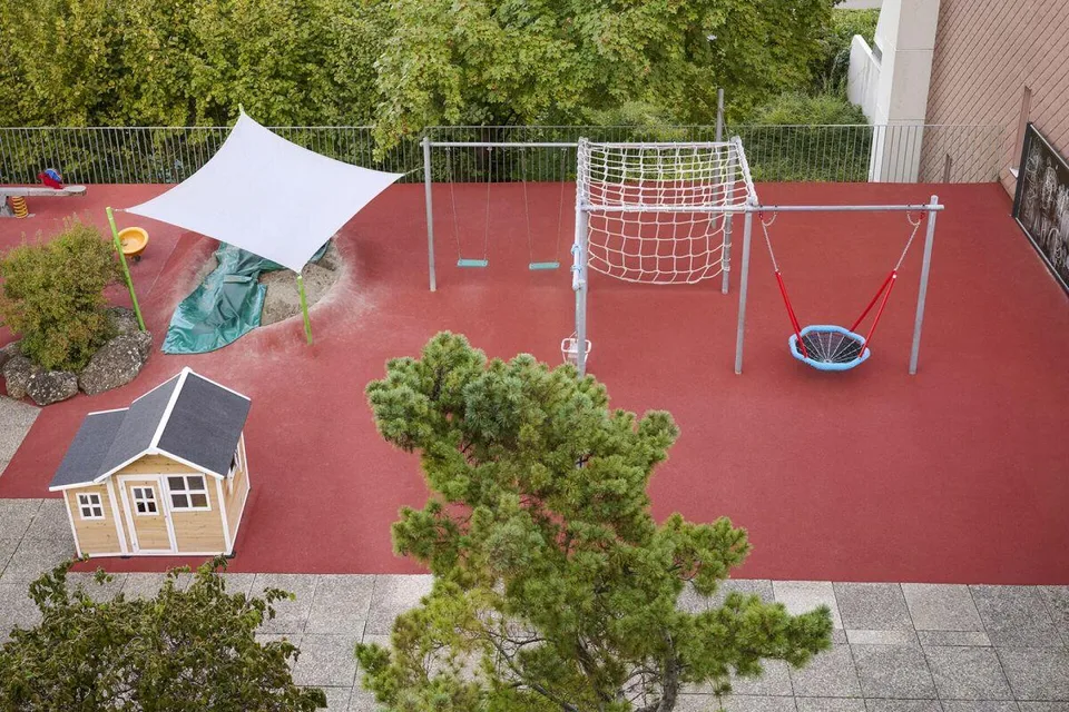 5.5 Zimmer Maisonette-Wohnung mit Traumaussicht, Aussenpool und Ten... – Foto 15 von 16