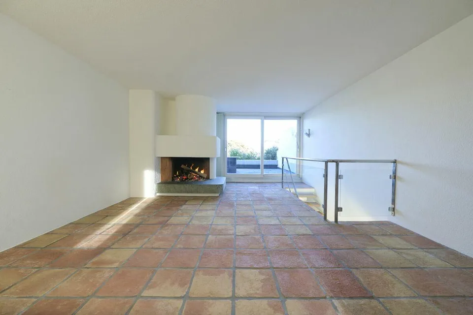 5.5 Zimmer Maisonette-Wohnung mit Traumaussicht, Aussenpool und Ten... – Foto 3 von 16