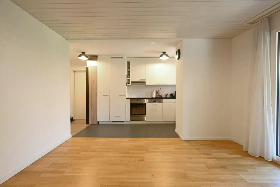 Appartement 2 pièces rénové au haut rez-de-chaussée avec balcon – photo 3 sur 7