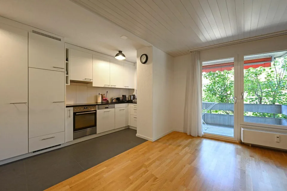 Appartement 2 pièces rénové au haut rez-de-chaussée avec balcon – photo 2 sur 7