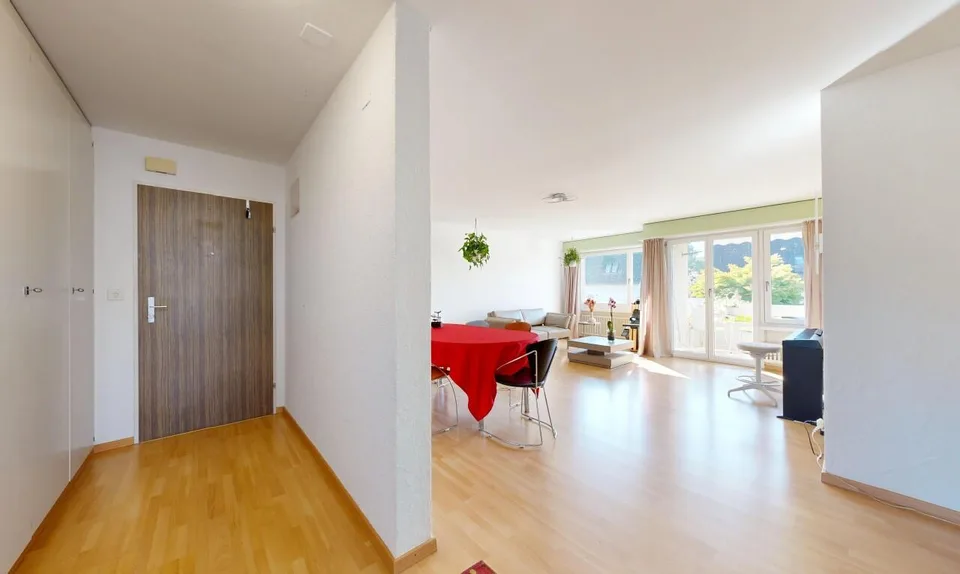 Sonnige 3.5-Zimmer-Wohnung mit Südbalkon in ruhiger Lage – Foto 3 von 11