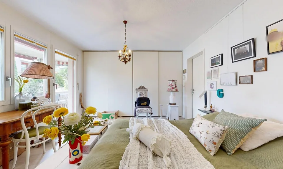 Helle 4.5-Zimmer-Wohnung mit 105 m², Cheminée, 2 Balkonen & Garage – Foto 10 von 11