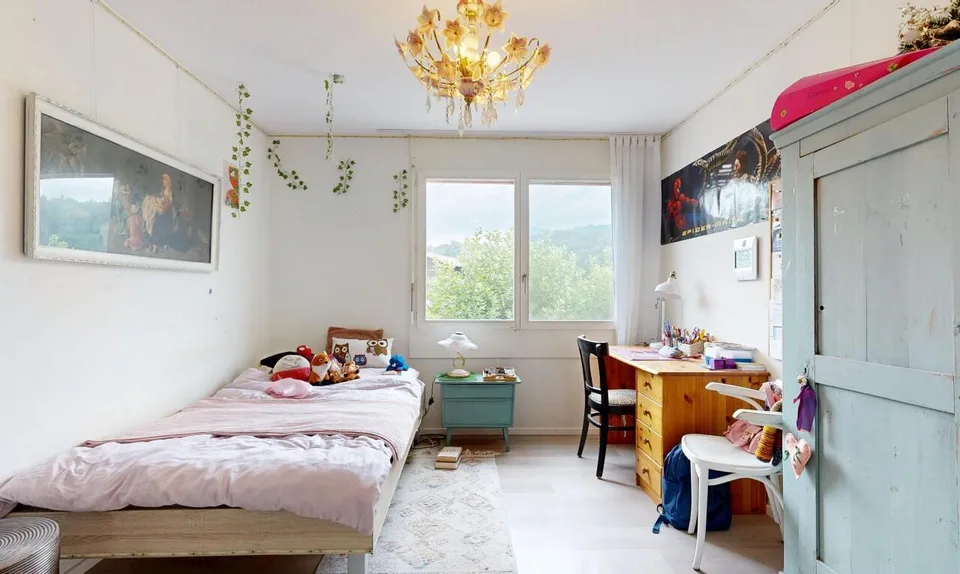 Helle 4.5-Zimmer-Wohnung mit 105 m², Cheminée, 2 Balkonen & Garage – Foto 8 von 11
