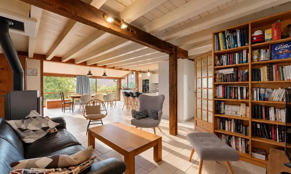 Maison familiale rénovée avec vaste atelier – photo 5 sur 11