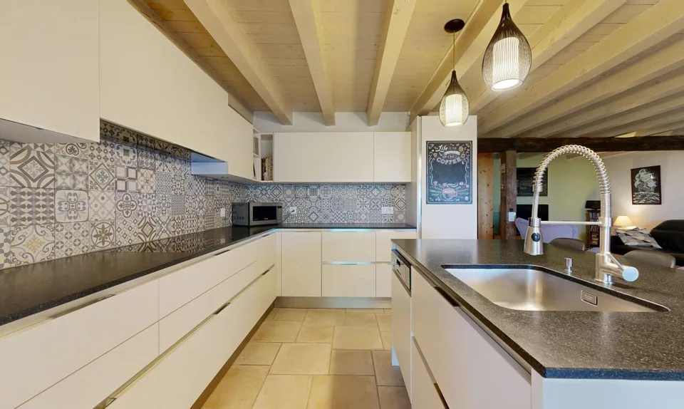 Maison familiale rénovée avec vaste atelier – photo 4 sur 11
