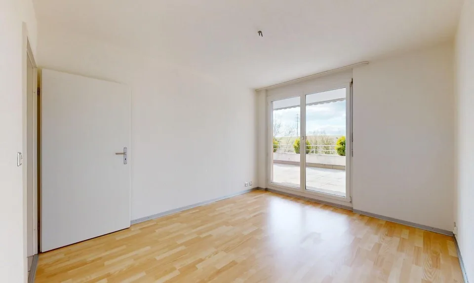Spacious 5.5-Room Terrace Apartment in Düdingen – photo 8 of 13