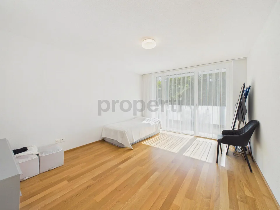 Vier Schlafzimmer, Bodenheizung, Einstellhallenplatz und zwei moder... – photo 6 sur 14