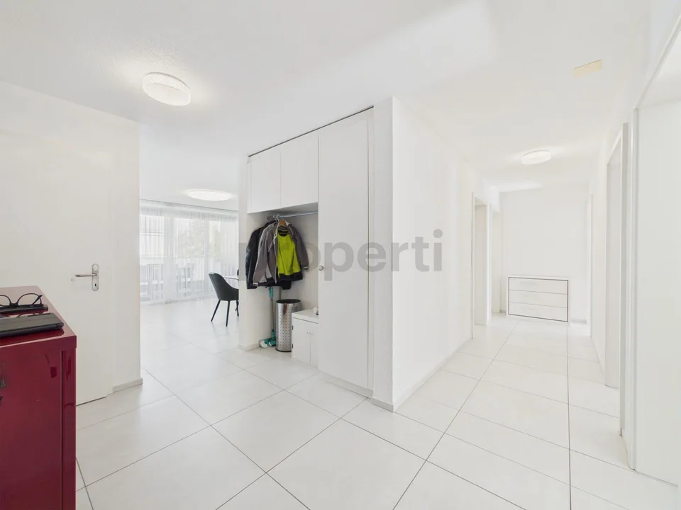 Vier Schlafzimmer, Bodenheizung, Einstellhallenplatz und zwei moder... – photo 9 sur 14