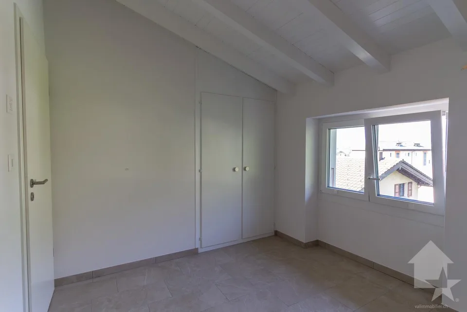 Attique de 3.5 pièces en duplex rénové avec balcon et vue magnifique – photo 10 sur 20