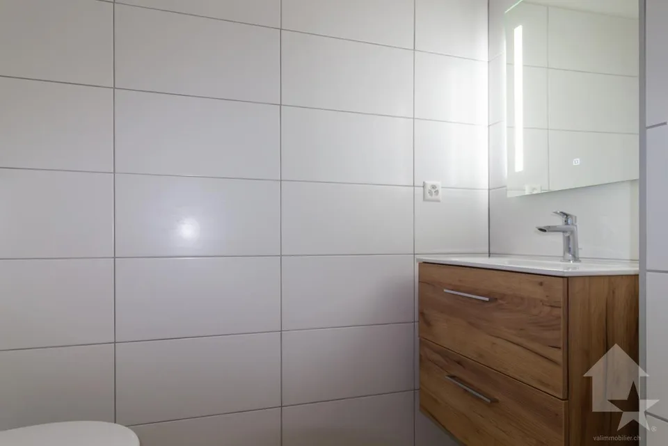 Attique de 3.5 pièces en duplex rénové avec balcon et vue magnifique – photo 11 sur 20