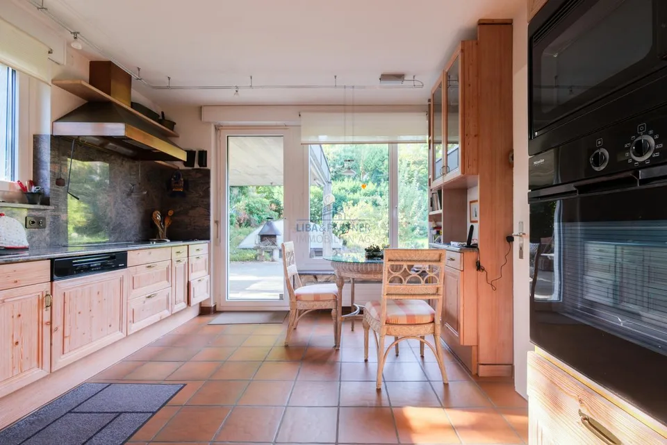 Grosszügiges Einfamilienhaus mit weitläufigem Garten in Pfeffingen – Foto 7 von 13